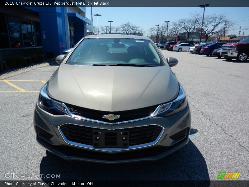 Pepperdust Metallic / Jet Black 2018 Chevrolet Cruze LT