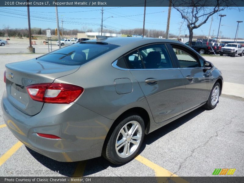 Pepperdust Metallic / Jet Black 2018 Chevrolet Cruze LT