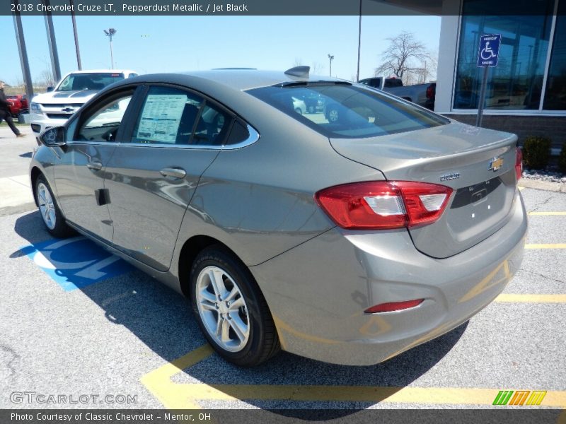 Pepperdust Metallic / Jet Black 2018 Chevrolet Cruze LT