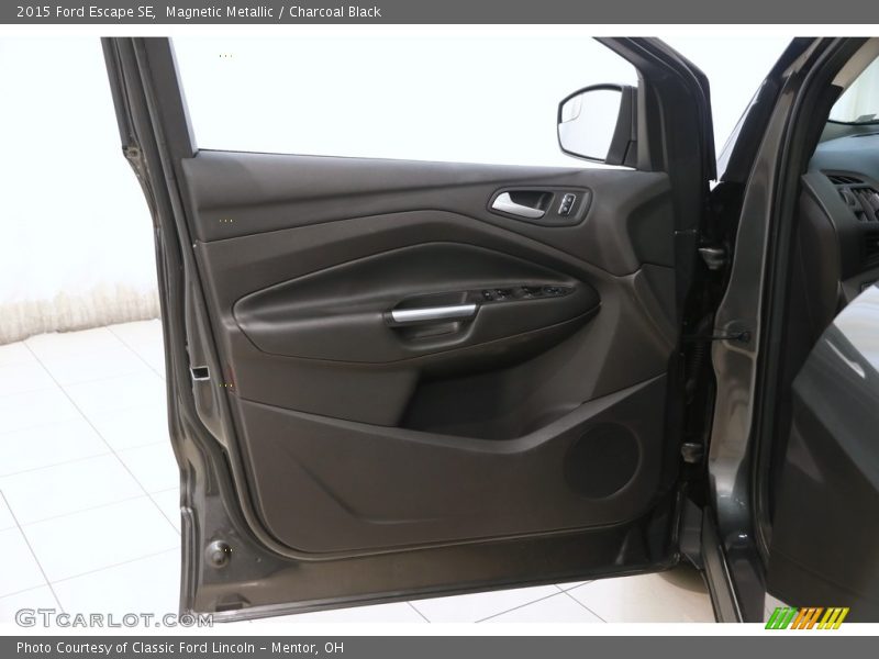 Magnetic Metallic / Charcoal Black 2015 Ford Escape SE
