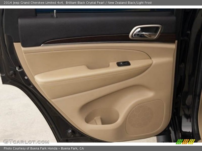 Brilliant Black Crystal Pearl / New Zealand Black/Light Frost 2014 Jeep Grand Cherokee Limited 4x4