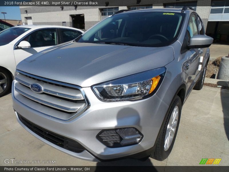 Ingot Silver / Charcoal Black 2018 Ford Escape SE 4WD