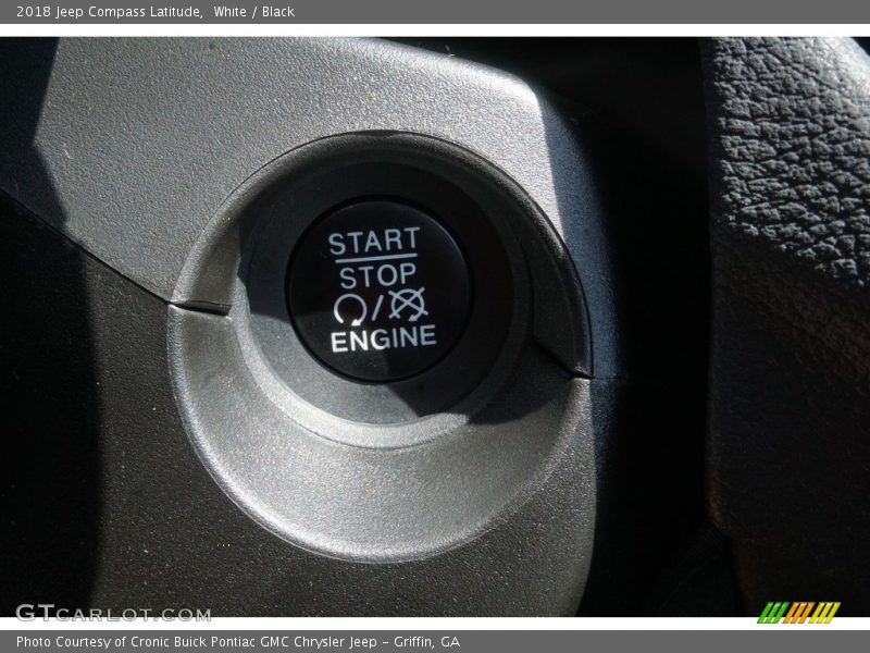 White / Black 2018 Jeep Compass Latitude
