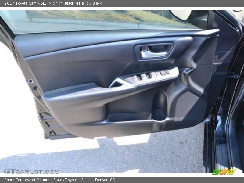 Midnight Black Metallic / Black 2017 Toyota Camry SE