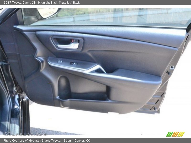 Midnight Black Metallic / Black 2017 Toyota Camry SE