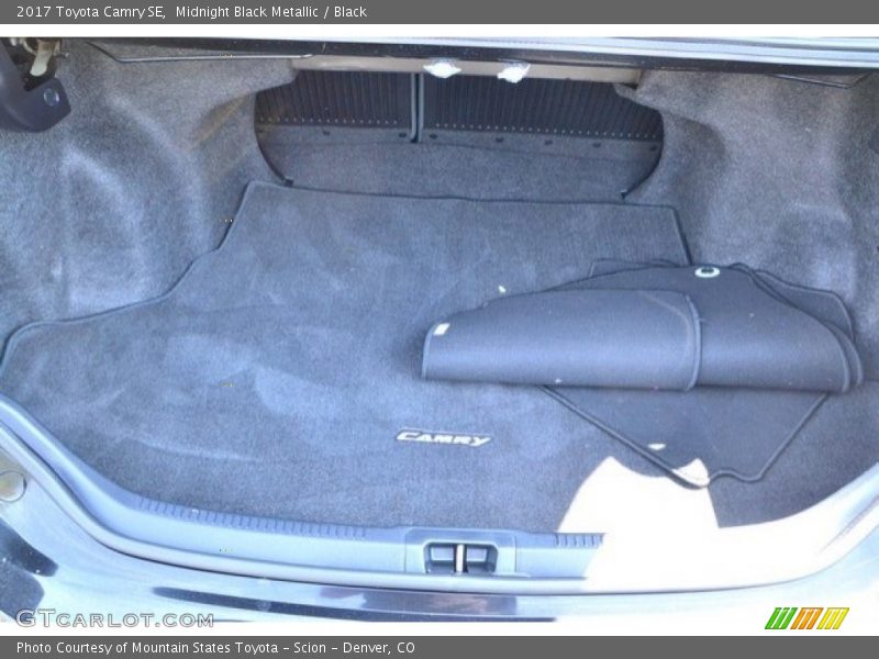 Midnight Black Metallic / Black 2017 Toyota Camry SE