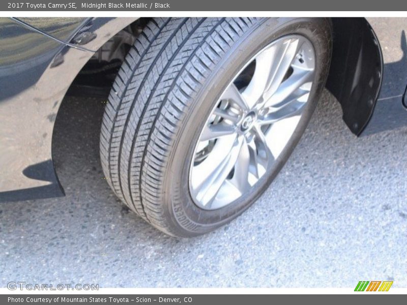 Midnight Black Metallic / Black 2017 Toyota Camry SE