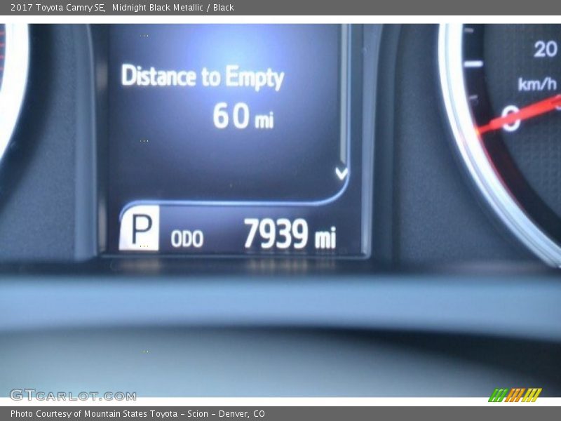 Midnight Black Metallic / Black 2017 Toyota Camry SE
