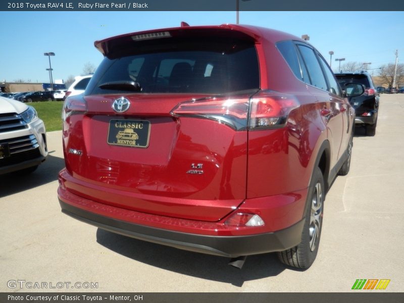 Ruby Flare Pearl / Black 2018 Toyota RAV4 LE