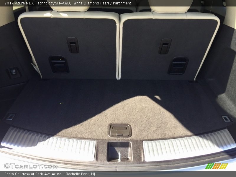 White Diamond Pearl / Parchment 2017 Acura MDX Technology SH-AWD