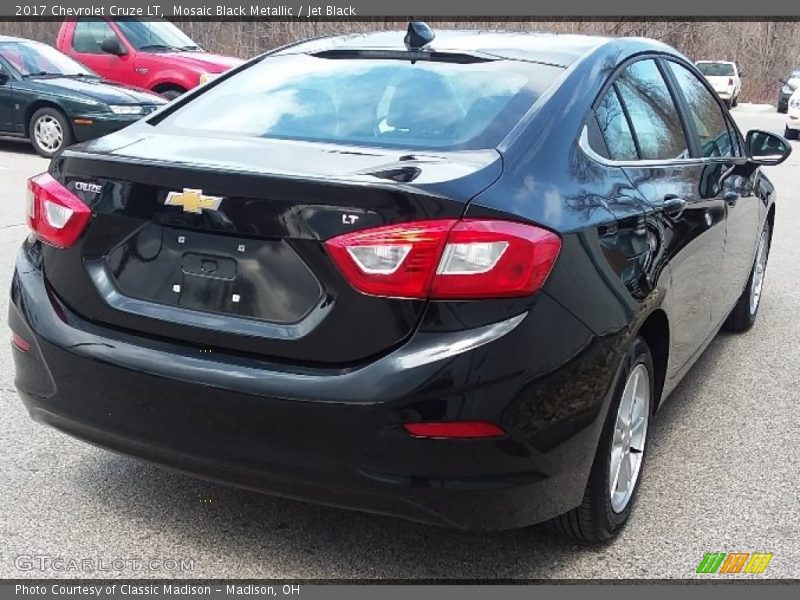 Mosaic Black Metallic / Jet Black 2017 Chevrolet Cruze LT