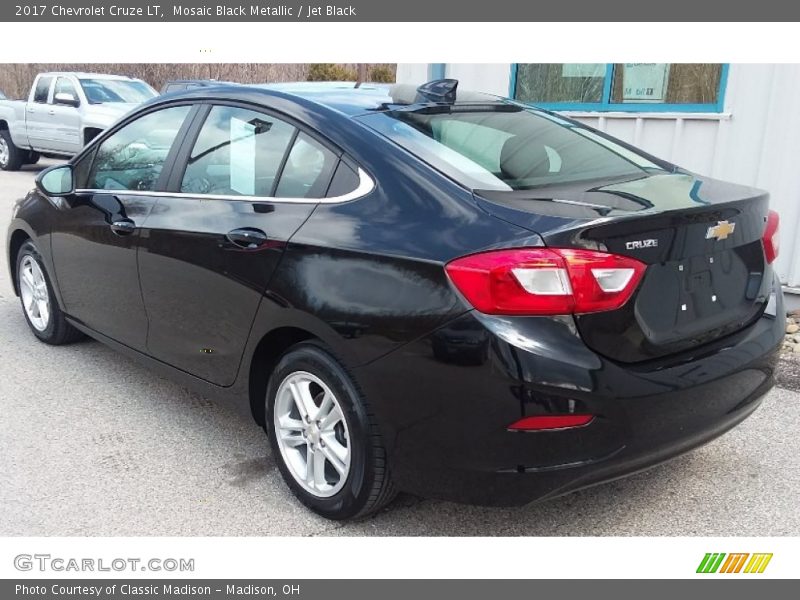 Mosaic Black Metallic / Jet Black 2017 Chevrolet Cruze LT