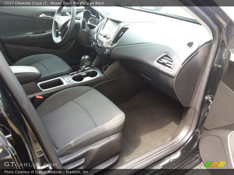 Mosaic Black Metallic / Jet Black 2017 Chevrolet Cruze LT