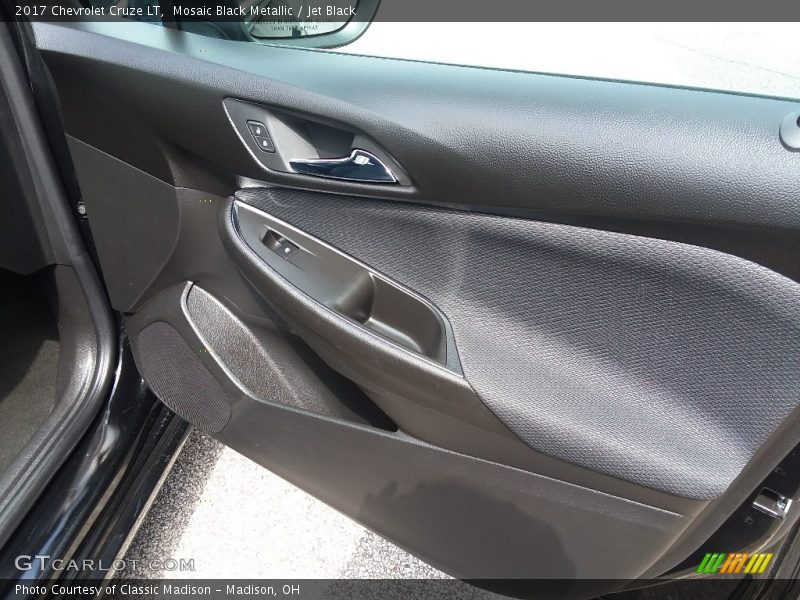 Mosaic Black Metallic / Jet Black 2017 Chevrolet Cruze LT