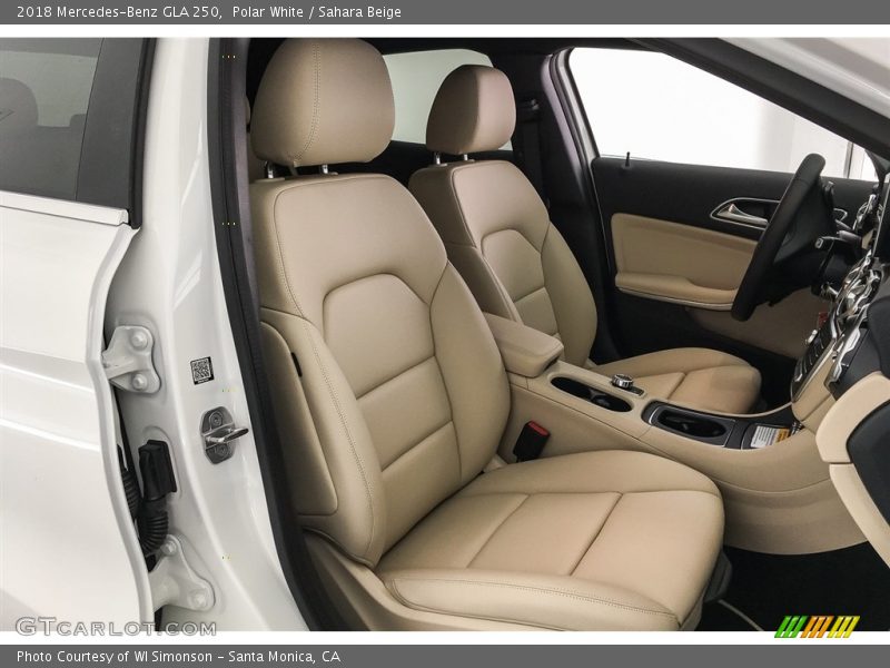 Polar White / Sahara Beige 2018 Mercedes-Benz GLA 250