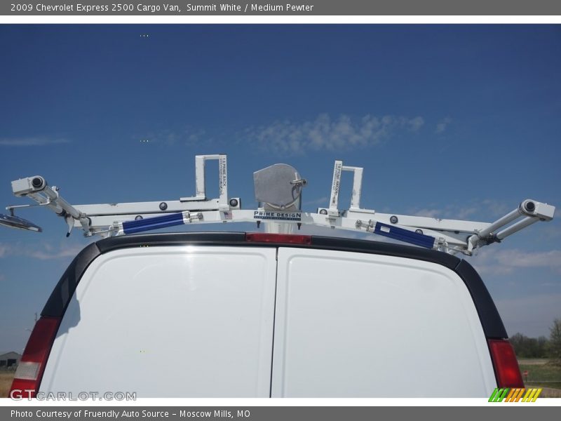 Summit White / Medium Pewter 2009 Chevrolet Express 2500 Cargo Van