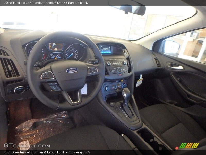 Ingot Silver / Charcoal Black 2018 Ford Focus SE Sedan
