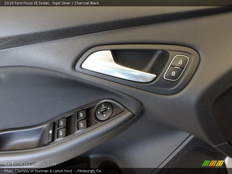 Ingot Silver / Charcoal Black 2018 Ford Focus SE Sedan