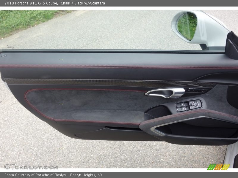 Door Panel of 2018 911 GTS Coupe