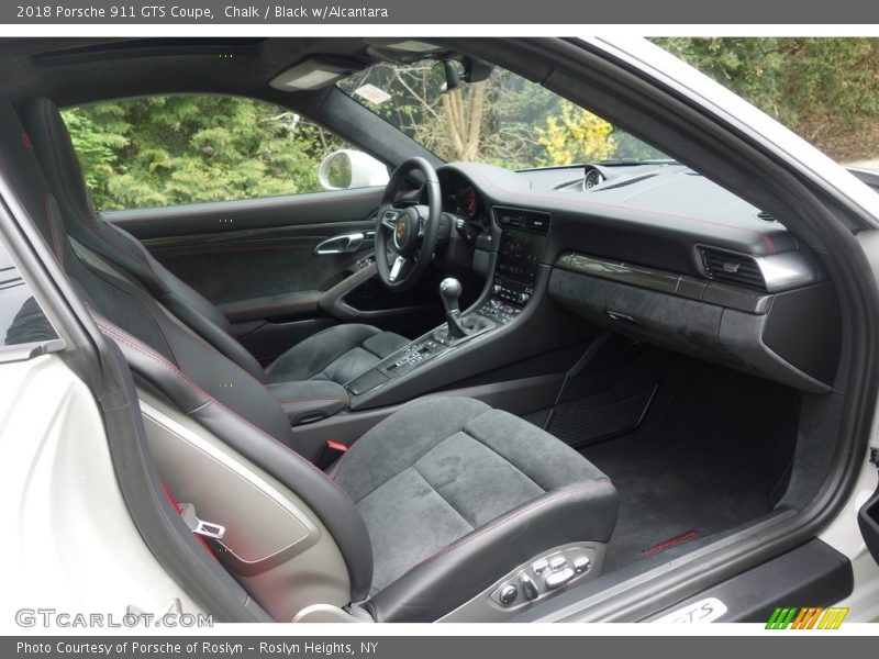 Front Seat of 2018 911 GTS Coupe