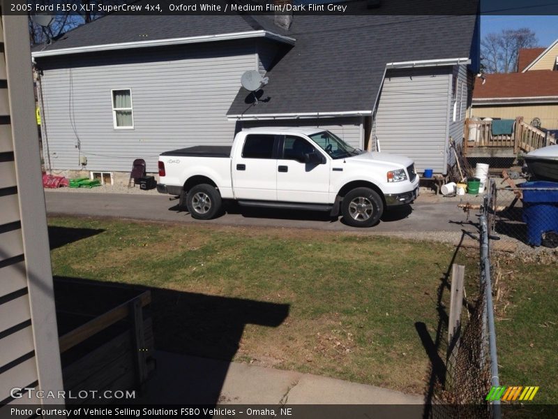 Oxford White / Medium Flint/Dark Flint Grey 2005 Ford F150 XLT SuperCrew 4x4