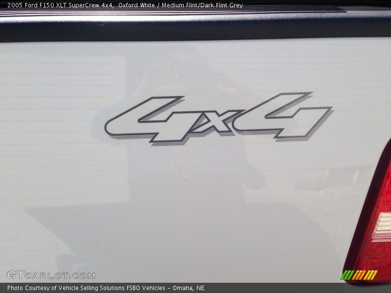 Oxford White / Medium Flint/Dark Flint Grey 2005 Ford F150 XLT SuperCrew 4x4