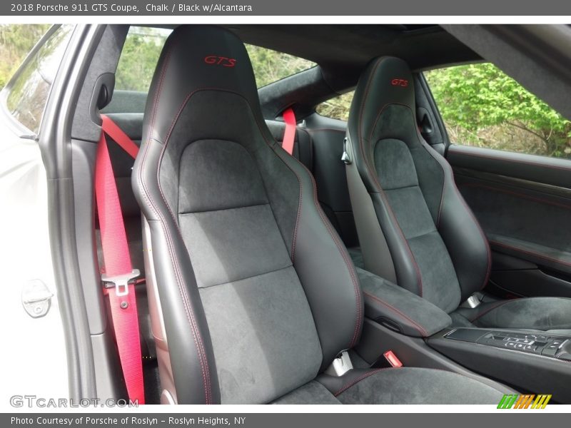 Front Seat of 2018 911 GTS Coupe