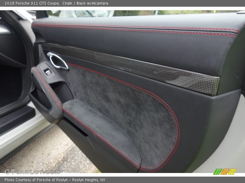 Door Panel of 2018 911 GTS Coupe