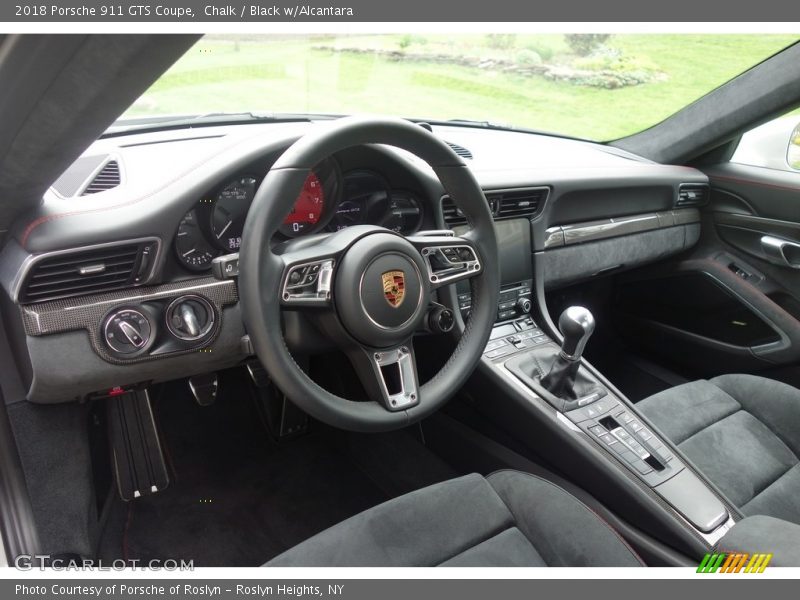 Dashboard of 2018 911 GTS Coupe