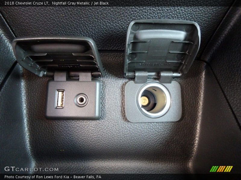 Nightfall Gray Metallic / Jet Black 2018 Chevrolet Cruze LT