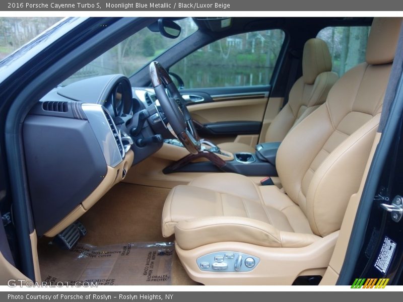 Moonlight Blue Metallic / Black/Luxor Beige 2016 Porsche Cayenne Turbo S