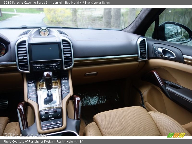 Moonlight Blue Metallic / Black/Luxor Beige 2016 Porsche Cayenne Turbo S