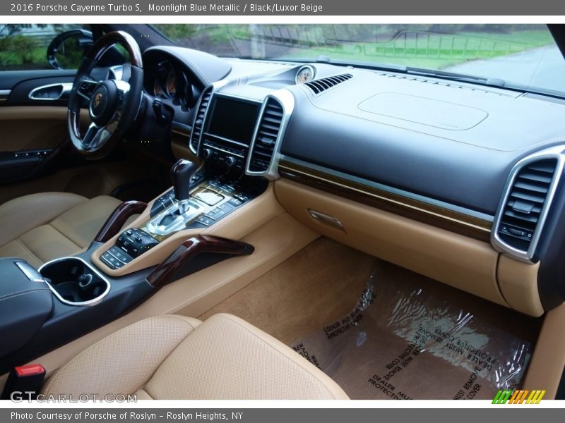 Moonlight Blue Metallic / Black/Luxor Beige 2016 Porsche Cayenne Turbo S