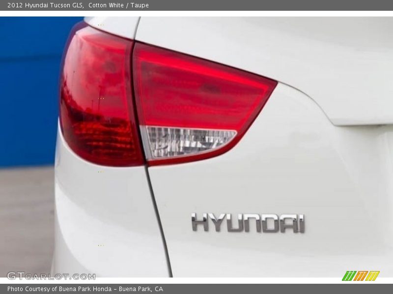 Cotton White / Taupe 2012 Hyundai Tucson GLS