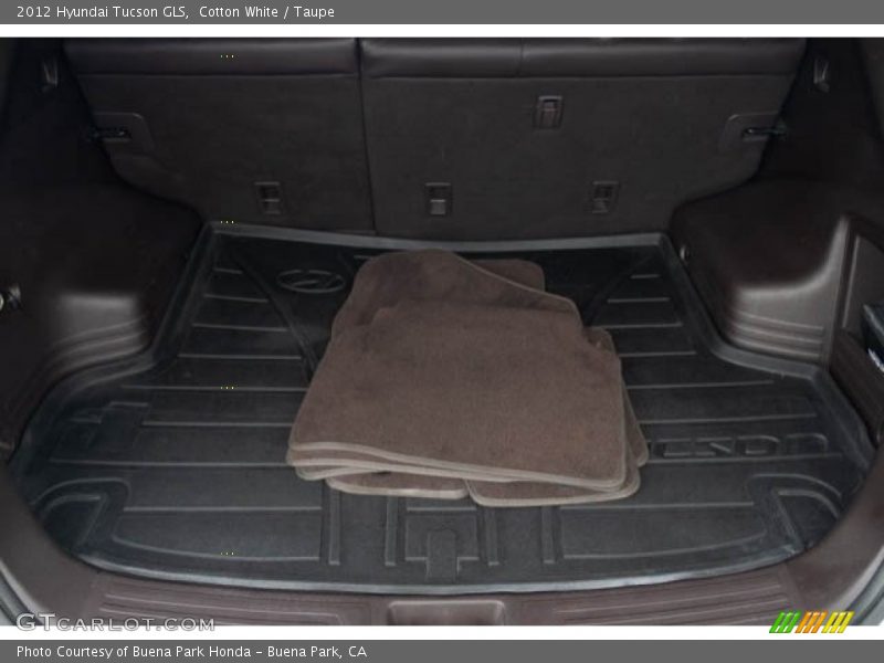 Cotton White / Taupe 2012 Hyundai Tucson GLS