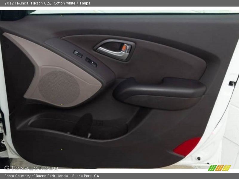Cotton White / Taupe 2012 Hyundai Tucson GLS