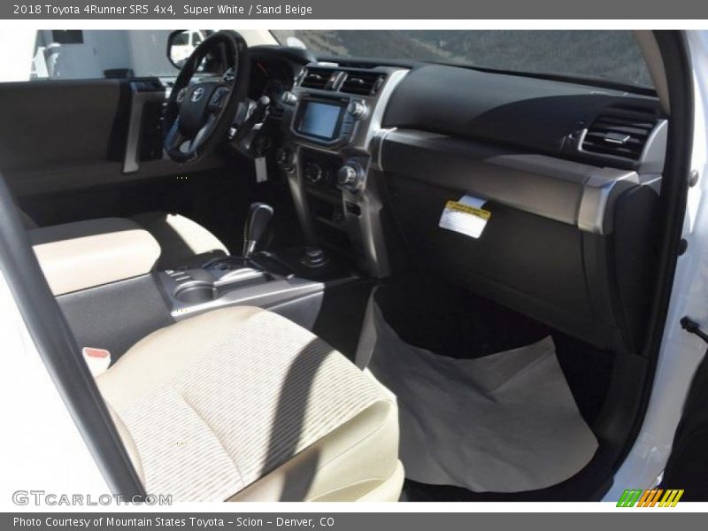 Super White / Sand Beige 2018 Toyota 4Runner SR5 4x4
