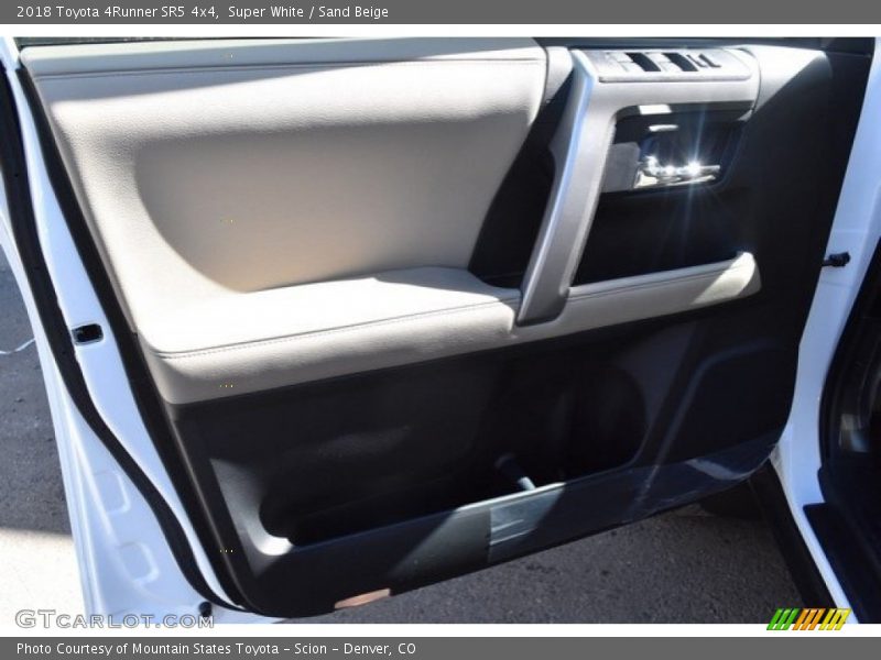 Super White / Sand Beige 2018 Toyota 4Runner SR5 4x4