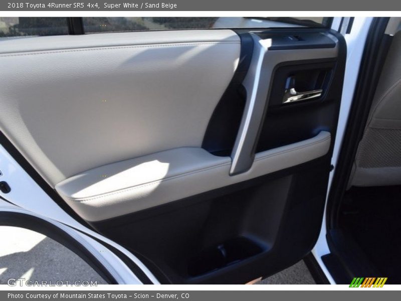 Super White / Sand Beige 2018 Toyota 4Runner SR5 4x4