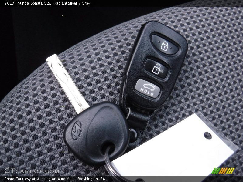 Radiant Silver / Gray 2013 Hyundai Sonata GLS