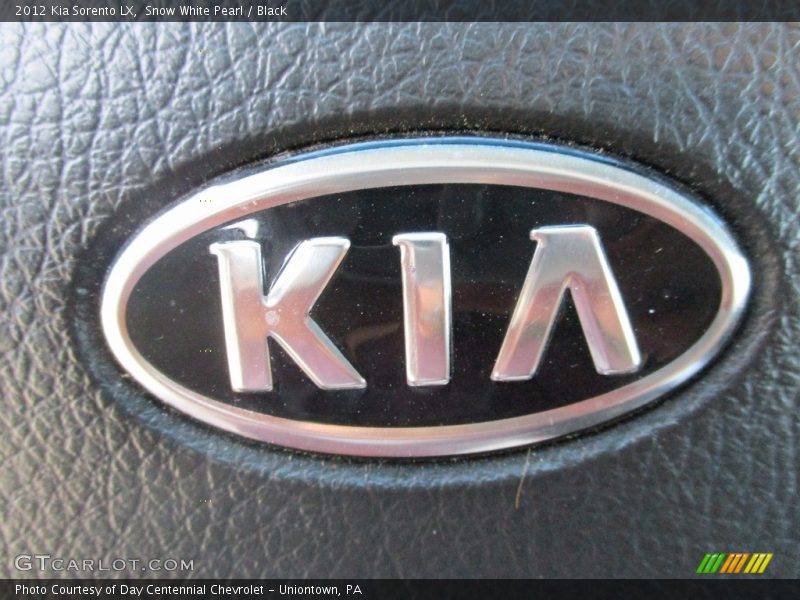 Snow White Pearl / Black 2012 Kia Sorento LX