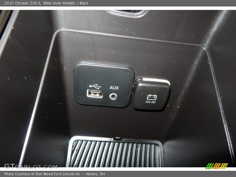 Billet Silver Metallic / Black 2015 Chrysler 200 S
