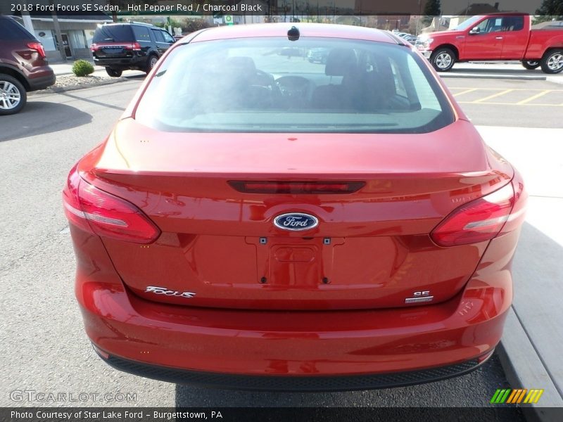 Hot Pepper Red / Charcoal Black 2018 Ford Focus SE Sedan