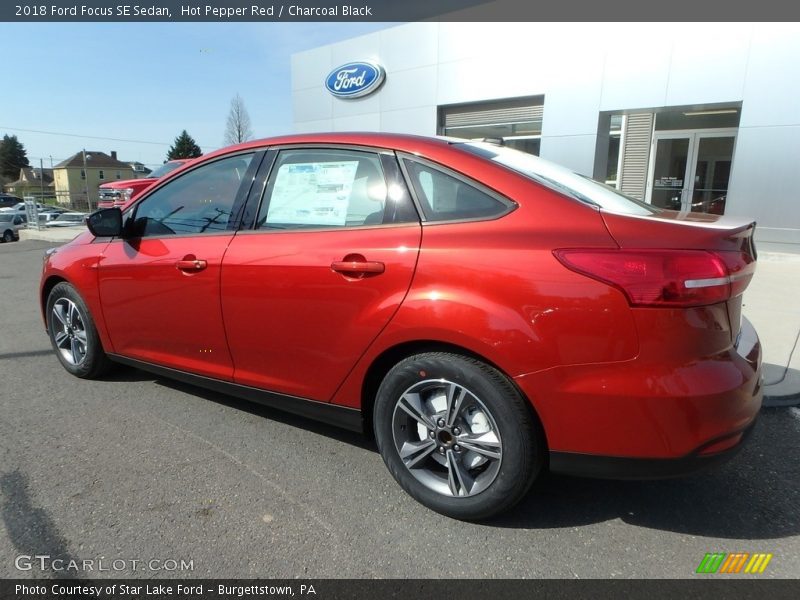 Hot Pepper Red / Charcoal Black 2018 Ford Focus SE Sedan