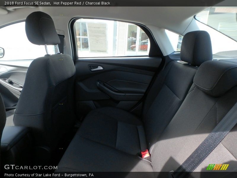 Hot Pepper Red / Charcoal Black 2018 Ford Focus SE Sedan