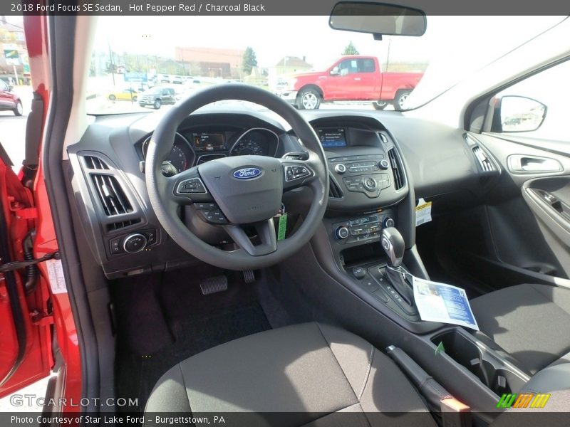 Hot Pepper Red / Charcoal Black 2018 Ford Focus SE Sedan