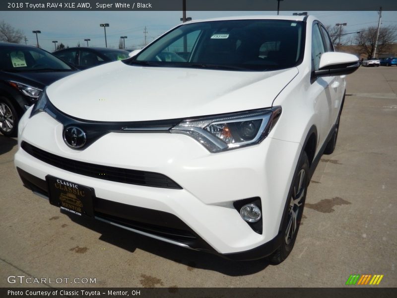 Super White / Black 2018 Toyota RAV4 XLE AWD