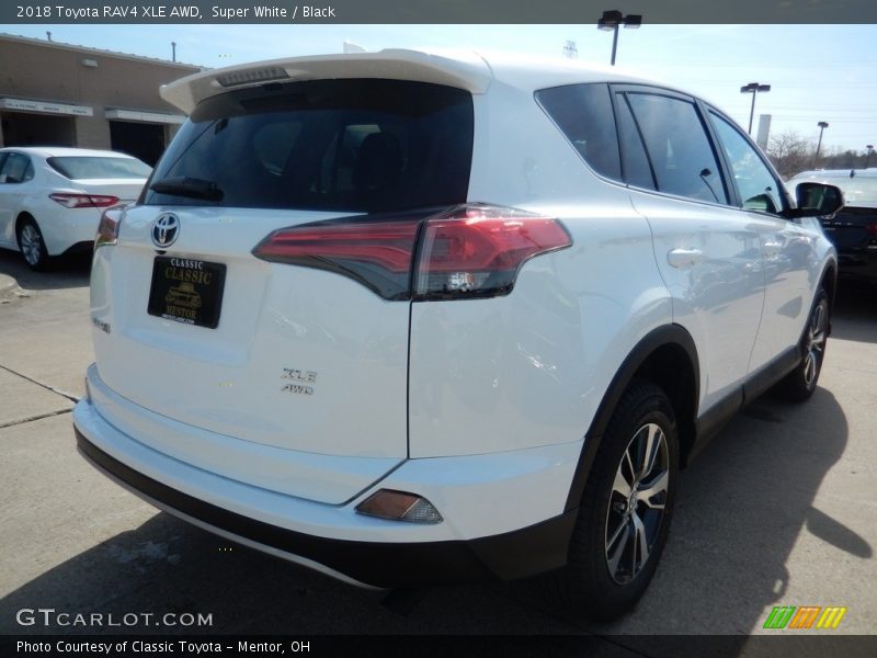 Super White / Black 2018 Toyota RAV4 XLE AWD