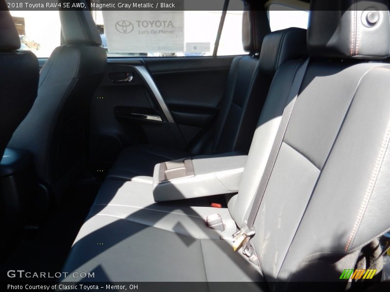 Magnetic Gray Metallic / Black 2018 Toyota RAV4 SE AWD