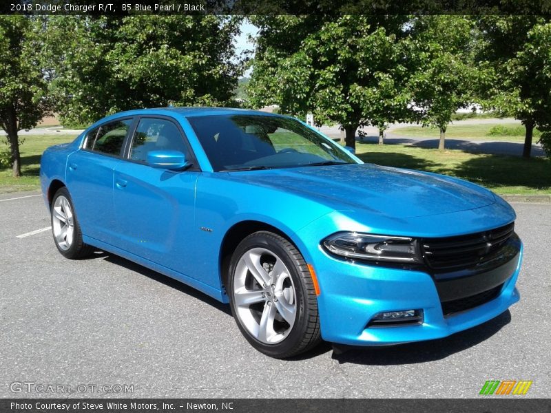 Front 3/4 View of 2018 Charger R/T